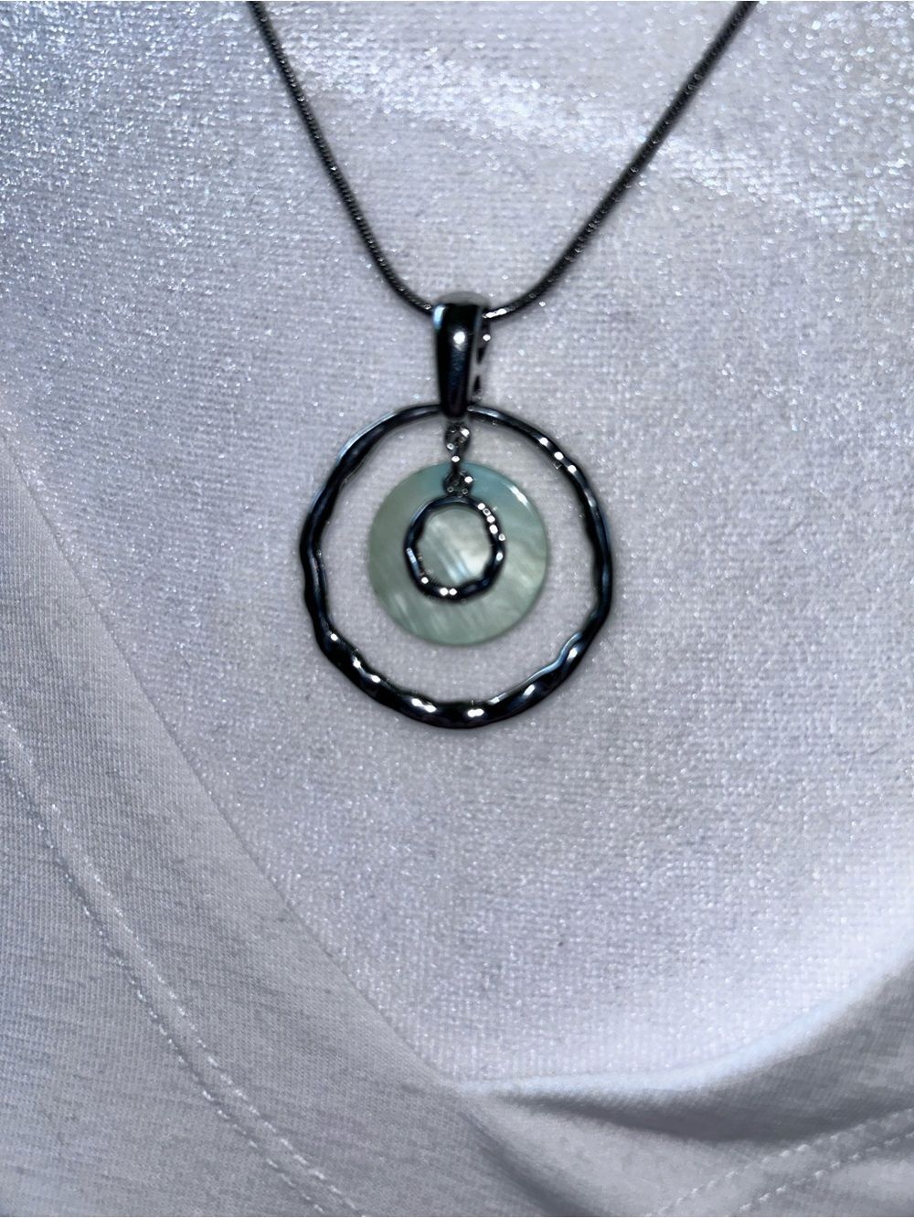 Lia Sophia Vintage Silver Double Circle Pendant Necklace New w/out box.